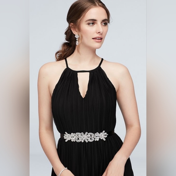 City Triangles - High Neck Keyhole Accordion Pleat Belted Formal Dress - Picture 3 of 13